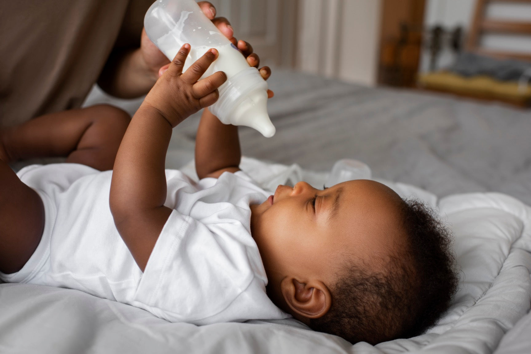 Can You Mix Formula and Breastmilk? A Comprehensive Guide for New Parents